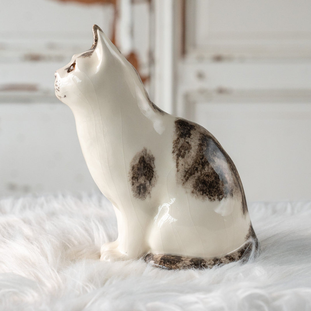 【Winstanley Cat ウィンスタンレイ キャット】ちょこんと座った姿が可愛らしい バイカラー ブチ猫 /25L