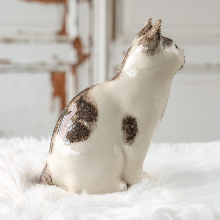 【Winstanley Cat ウィンスタンレイ キャット】ちょこんと座った姿が可愛らしい バイカラー ブチ猫 /25L