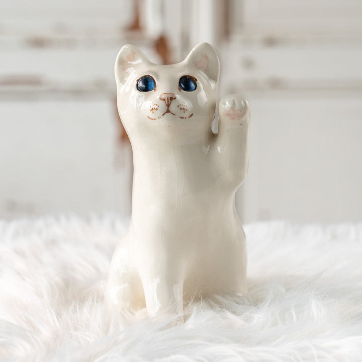 【Winstanley Cat ウィンスタンレイ キャット】招き猫を思わせるフォルムが印象的 ブルーアイ スノーウィー 白猫 /25L