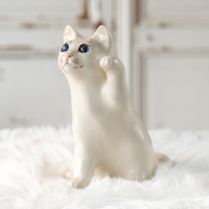 【Winstanley Cat ウィンスタンレイ キャット】招き猫を思わせるフォルムが印象的 ブルーアイ スノーウィー 白猫 /25L