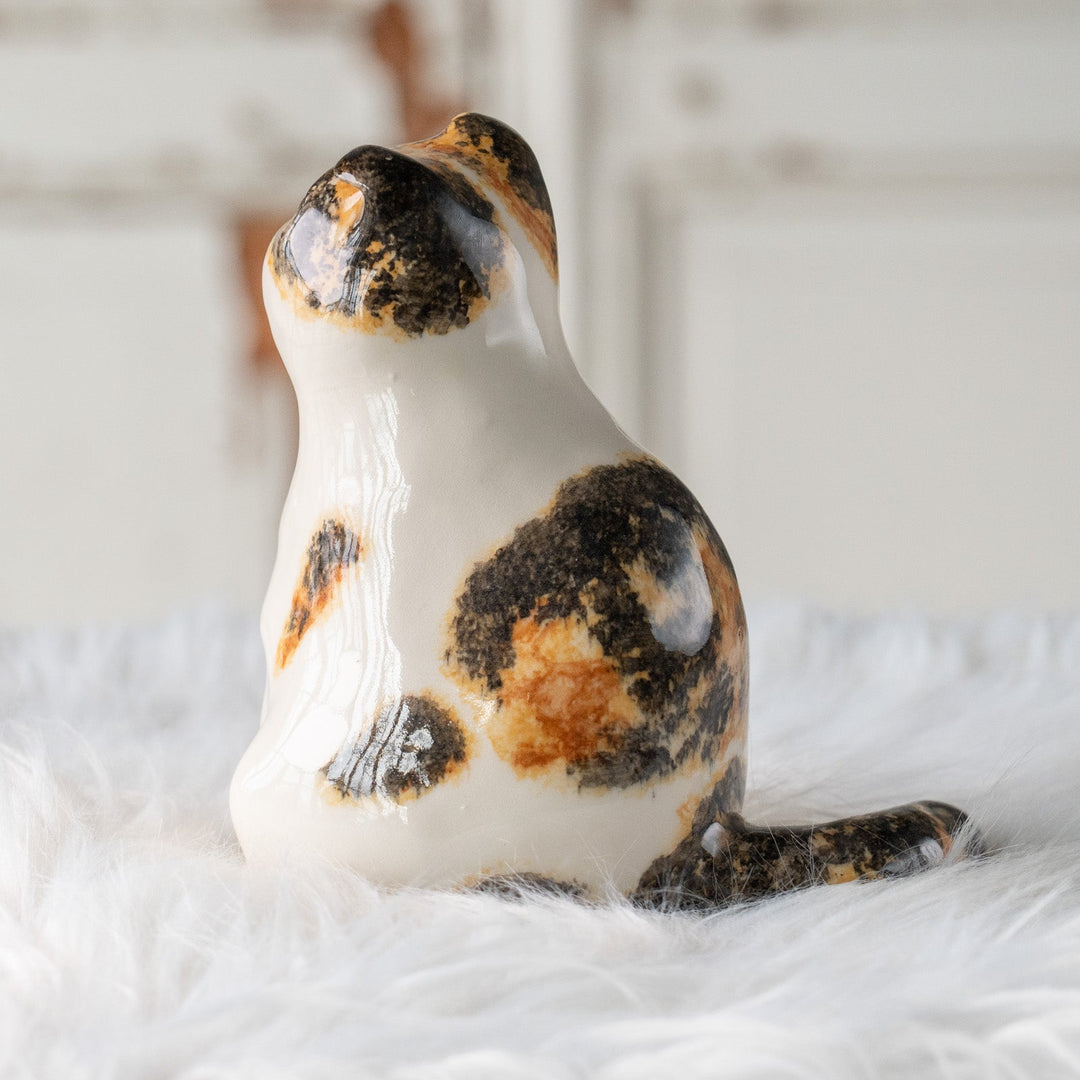 【Winstanley Cat ウィンスタンレイ キャット】どっしりしたフォルムに垂れ耳がチャーミング キャリコ 三毛猫 /25L