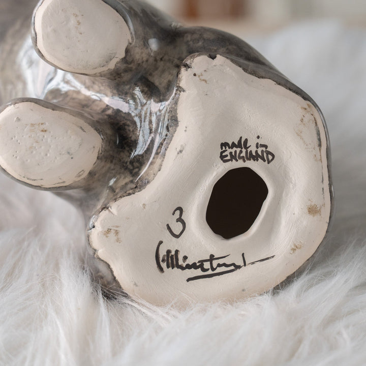 【Winstanley Cat ウィンスタンレイ キャット】きりっとした瞳でこちらを見つめる グレー 灰猫 /25L