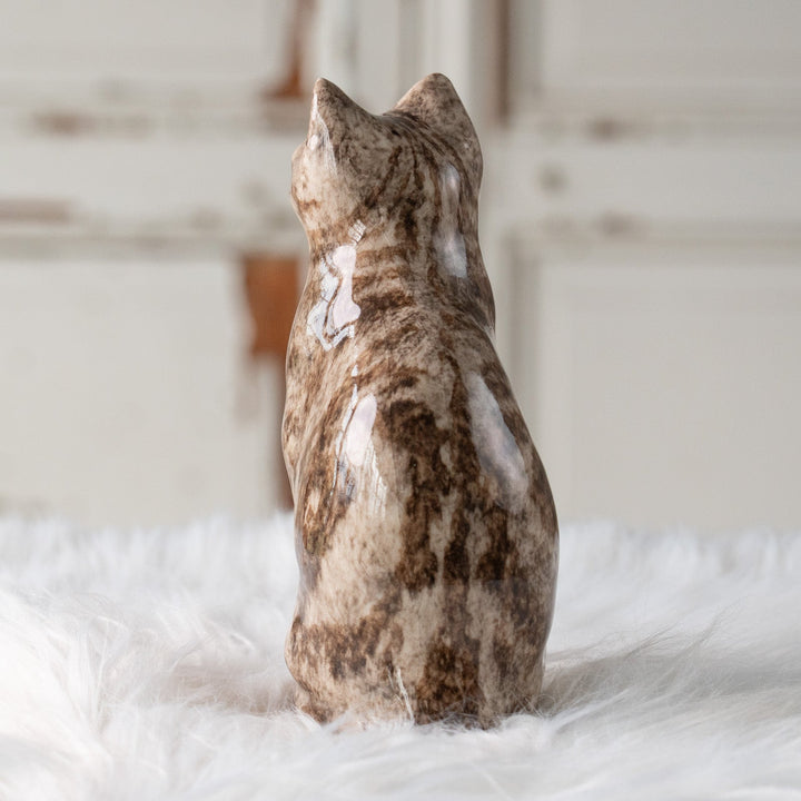 【Winstanley Cat ウィンスタンレイ キャット】両足をきゅっと揃えた上品な佇まい シルバータビー サバトラ猫 /25L