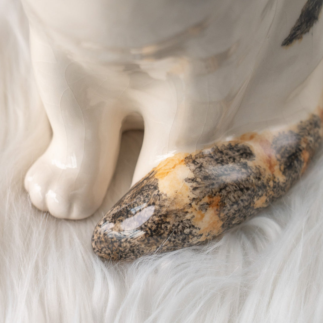 【Winstanley Cat ウィンスタンレイ キャット】しっぽマフラーのフォルムが可愛らしい キャリコ 三毛猫 /25L