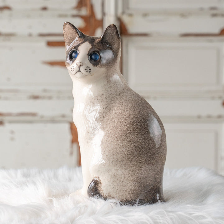 【Winstanley Cat ウィンスタンレイ キャット】おすまし顔でこちらを見つめる ブルーアイ サイアミーズ シャム猫 /25L