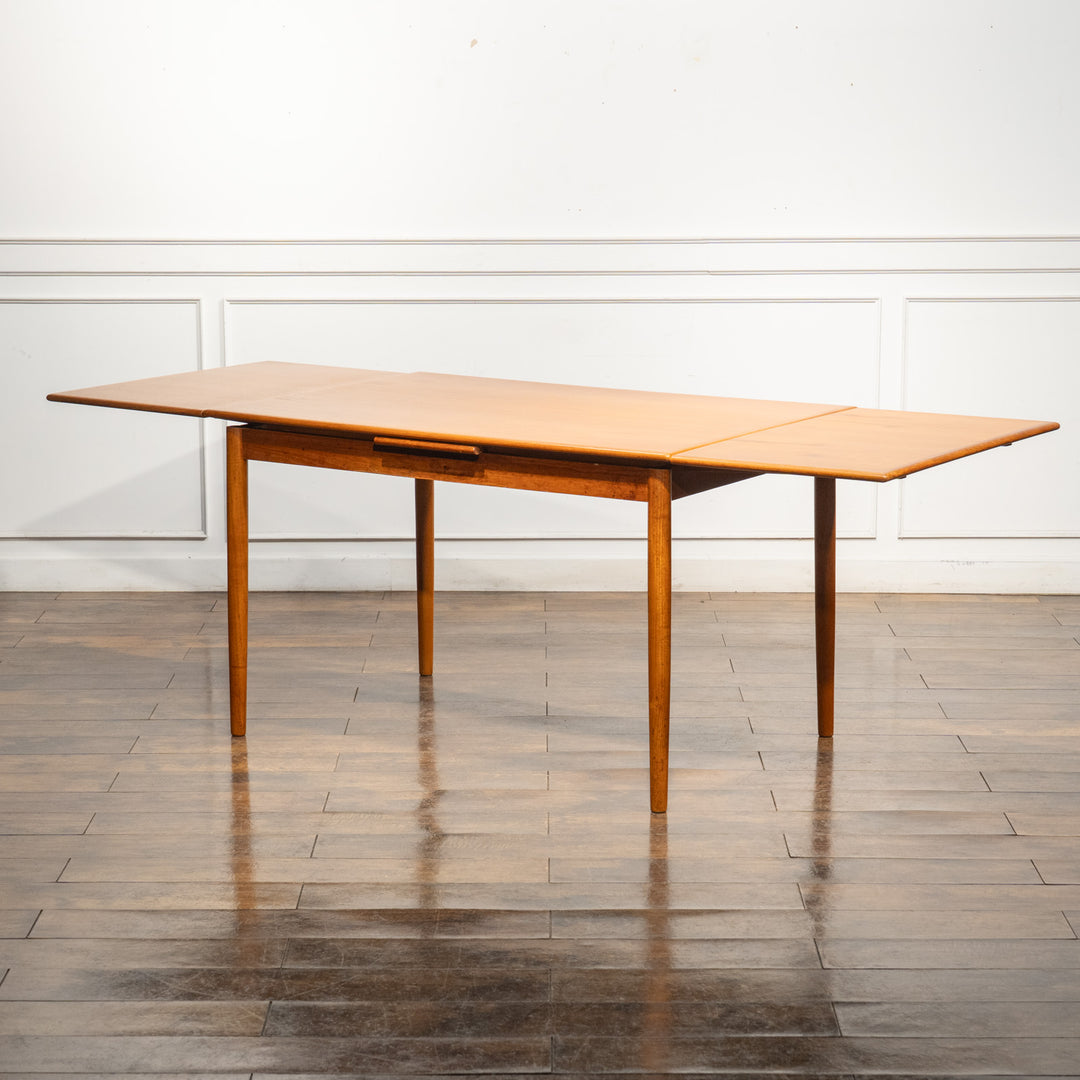 シンプルで機能的なデザイン チーク ドローリーフ 伸長式ダイニングテーブル /25J