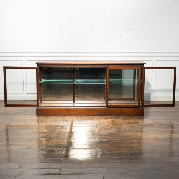 3面ガラス扉で収納品を一際美しく見せる ミラーバック ロータイプ ディスプレイキャビネット /25L