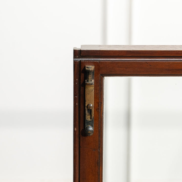 3面ガラス扉で収納品を一際美しく見せる ミラーバック ロータイプ ディスプレイキャビネット /25L