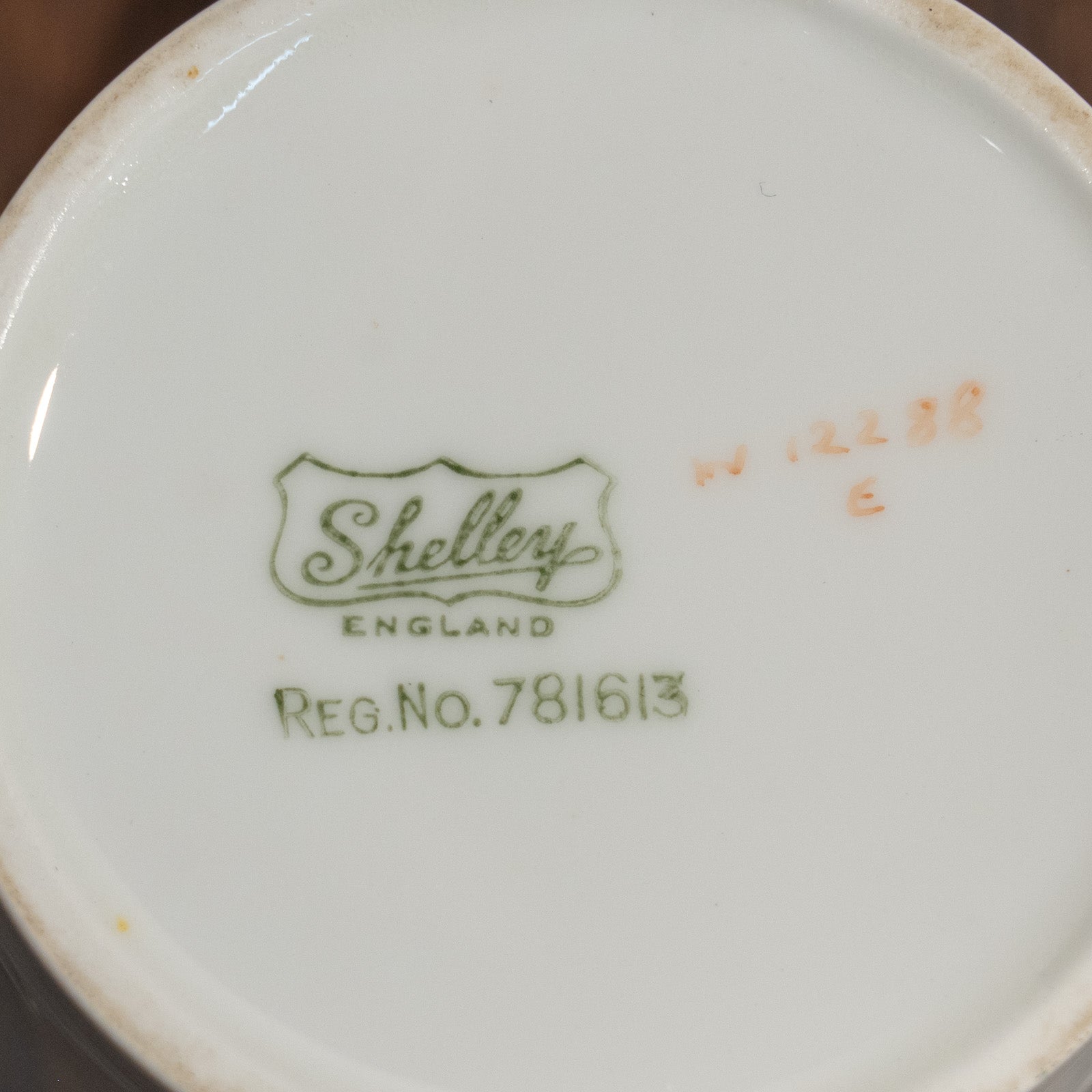 Shelley シェリー】逆円錐のボディがスタイリッシュ アールデコ