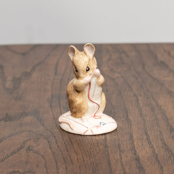 【BESWICK ベスウィック】あな糸が足りぬ ROYAL ALBERTスタンプ ビアトリクス・ポター フィギュリン /25L