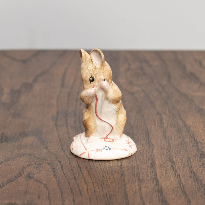 【BESWICK ベスウィック】あな糸が足りぬ ROYAL ALBERTスタンプ ビアトリクス・ポター フィギュリン /25L