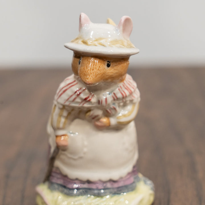 【ROYAL DOULTON ロイヤルドルトン】のばらの村のものがたり アイブライトおばあさん フィギュリン /25L