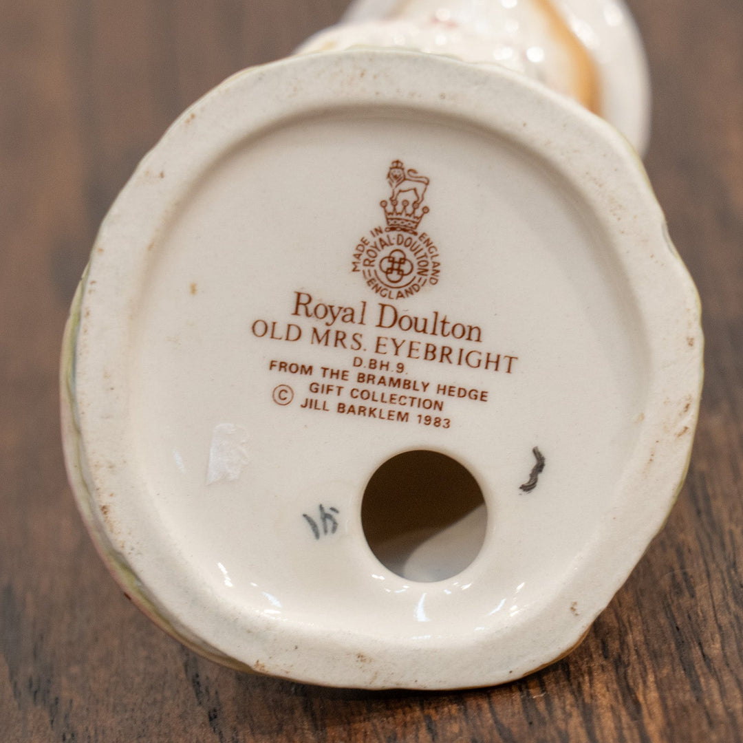 【ROYAL DOULTON ロイヤルドルトン】のばらの村のものがたり アイブライトおばあさん フィギュリン /25L
