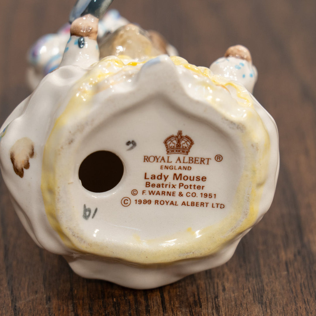 【BESWICK ベスウィック】グロースターの仕たて屋レディ・マウス ROYAL ALBERTスタンプ フィギュリン /25L