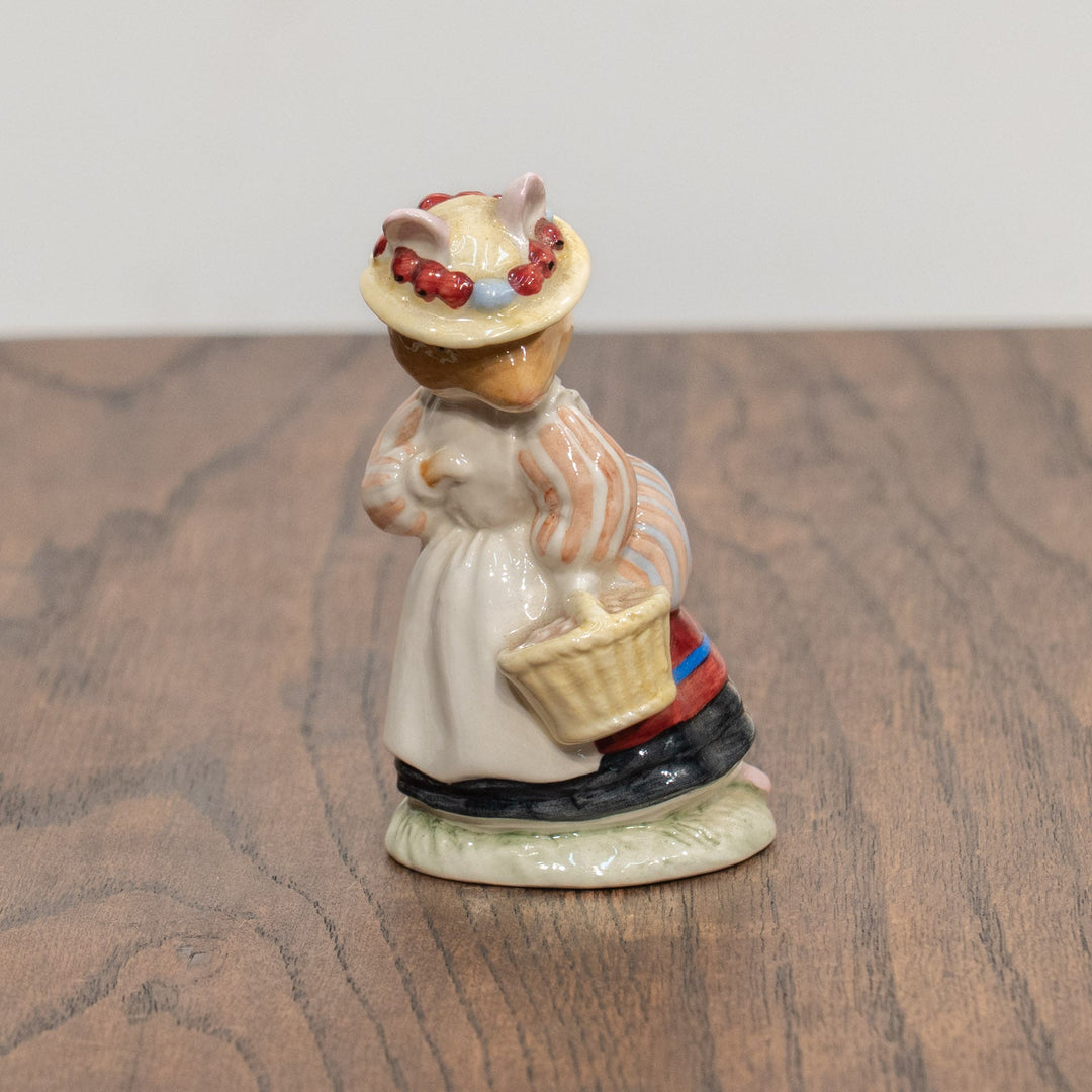 【ROYAL DOULTON ロイヤルドルトン】のばらの村のものがたり デイジー夫人 フィギュリン /25L