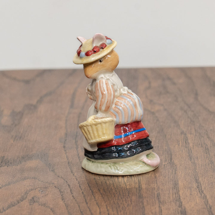 【ROYAL DOULTON ロイヤルドルトン】のばらの村のものがたり デイジー夫人 フィギュリン /25L