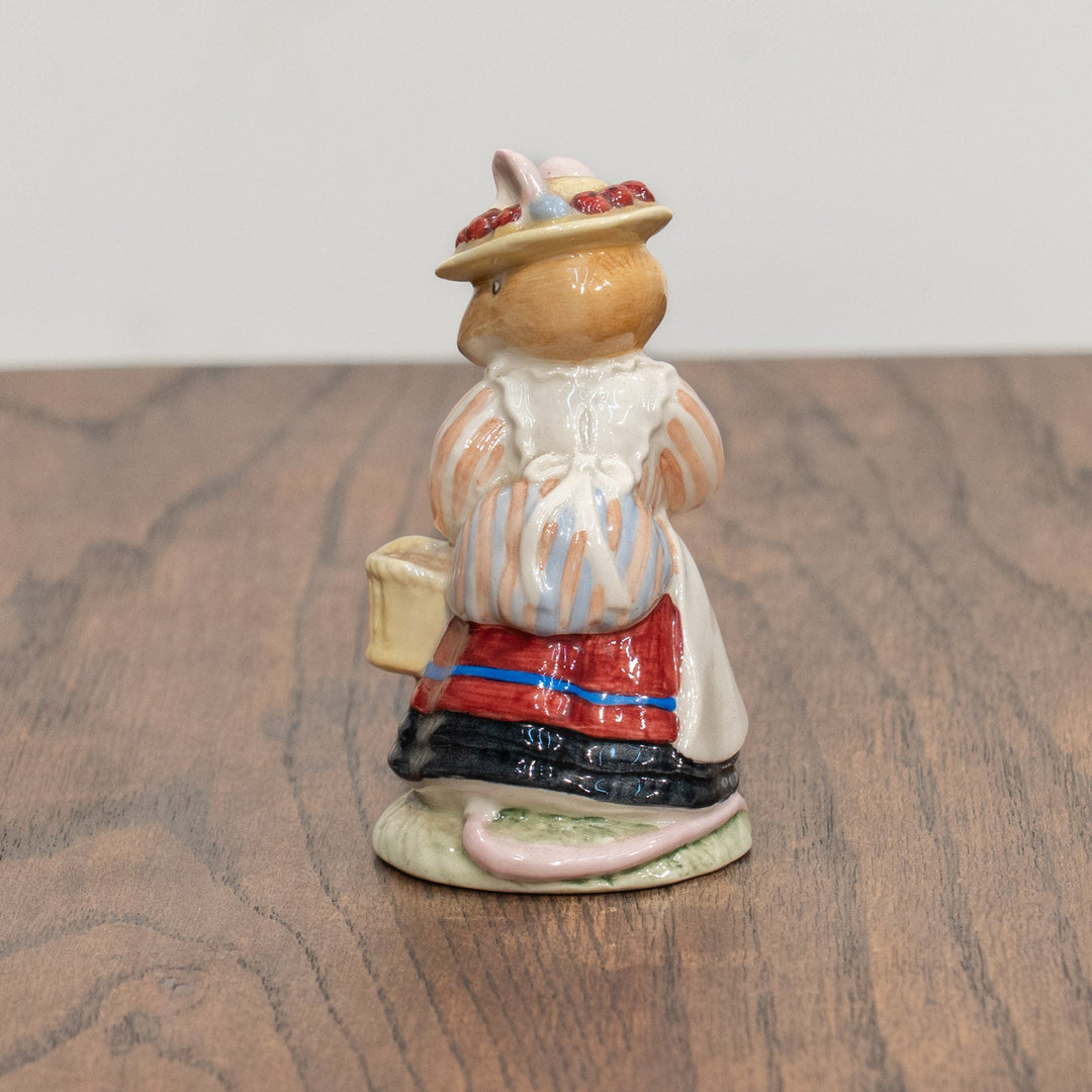 【ROYAL DOULTON ロイヤルドルトン】のばらの村のものがたり デイジー夫人 フィギュリン /25L