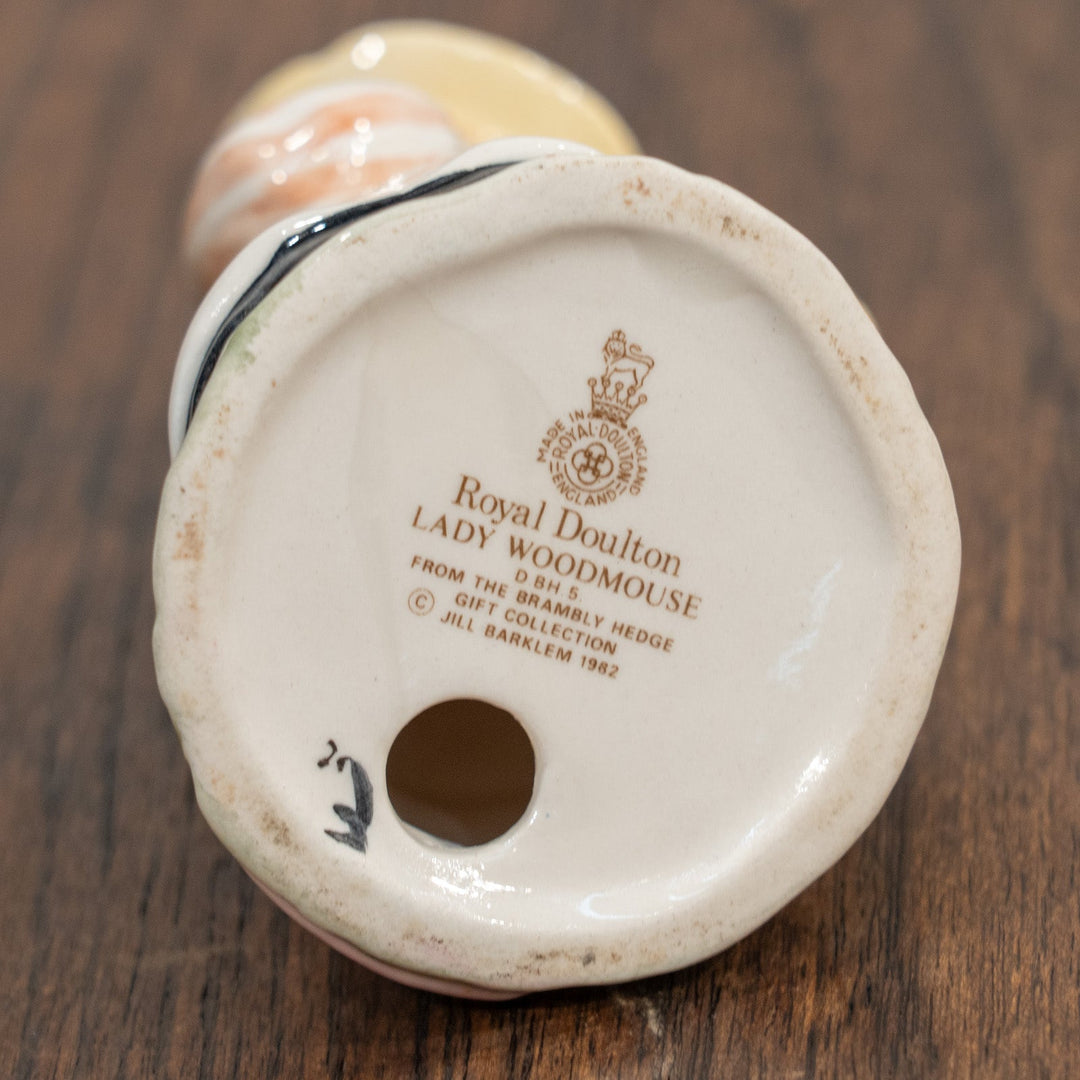 【ROYAL DOULTON ロイヤルドルトン】のばらの村のものがたり デイジー夫人 フィギュリン /25L