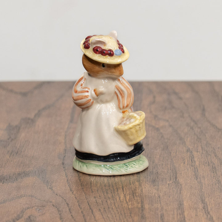 【ROYAL DOULTON ロイヤルドルトン】当時の工場検査済シール付き のばらの村のものがたり デイジー夫人 フィギュリン /25L