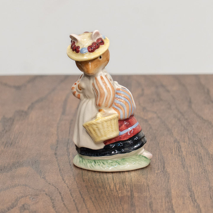 【ROYAL DOULTON ロイヤルドルトン】当時の工場検査済シール付き のばらの村のものがたり デイジー夫人 フィギュリン /25L