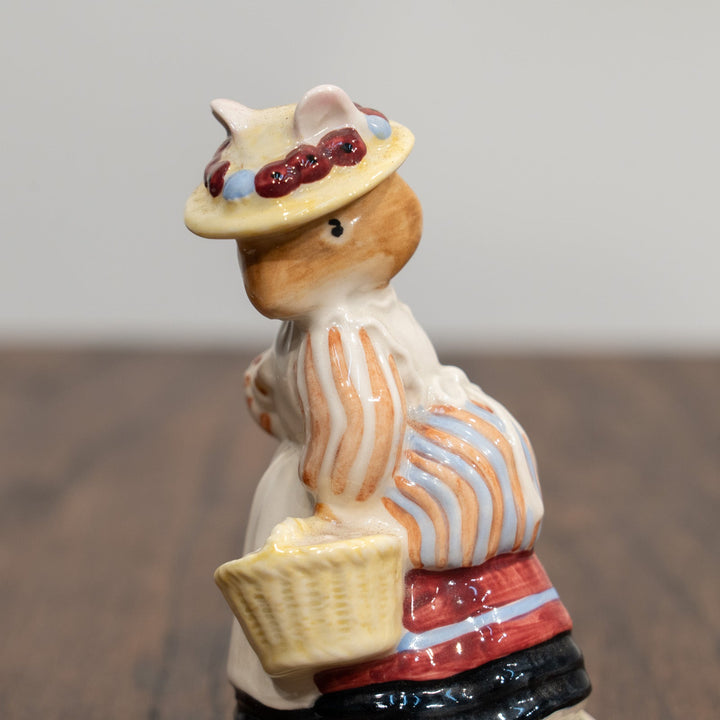 【ROYAL DOULTON ロイヤルドルトン】当時の工場検査済シール付き のばらの村のものがたり デイジー夫人 フィギュリン /25L