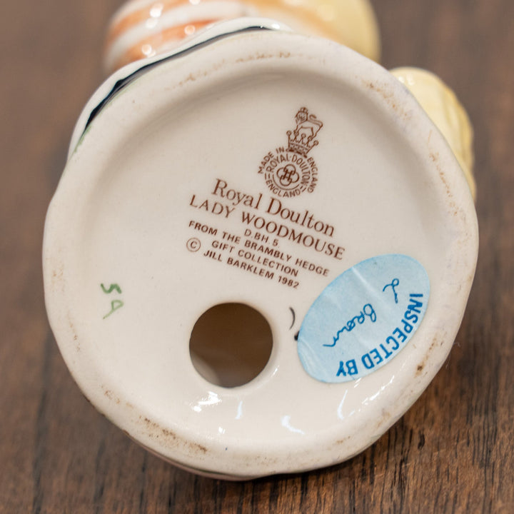 【ROYAL DOULTON ロイヤルドルトン】当時の工場検査済シール付き のばらの村のものがたり デイジー夫人 フィギュリン /25L
