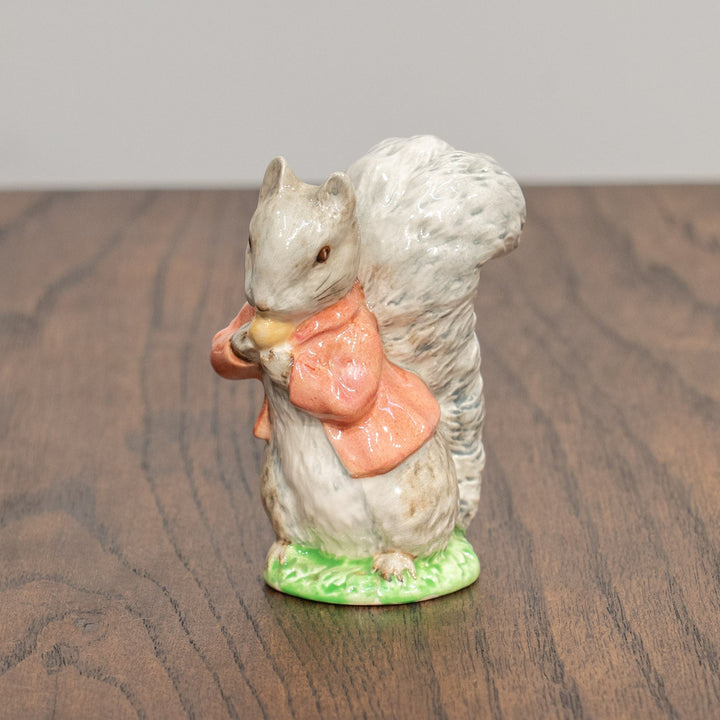 【BESWICK ベスウィック】リスのカルアシ・チミーのおはなし ピンクジャケットパターン フィギュリン /25L-A