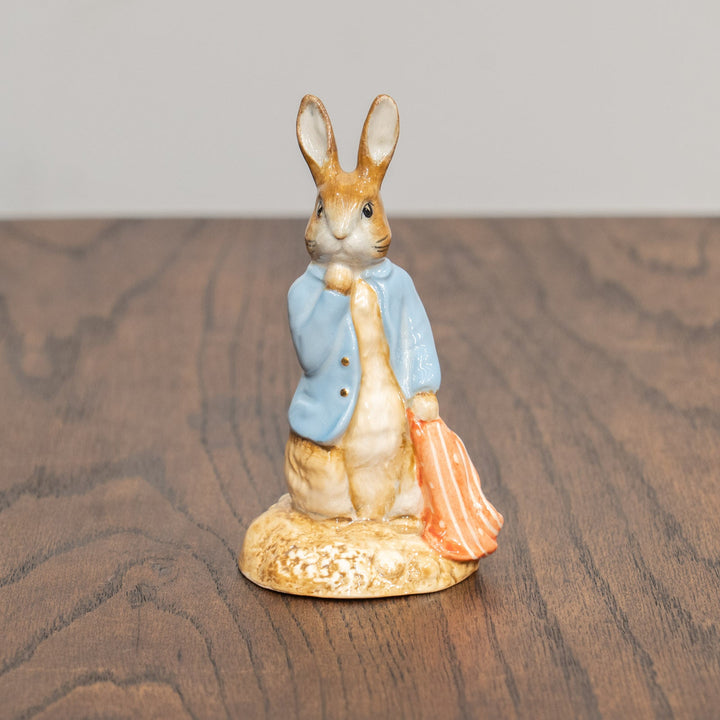 【BESWICK ベスウィック】ピーターラビットと赤色のハンカチ レアモデル フィギュリン /25L