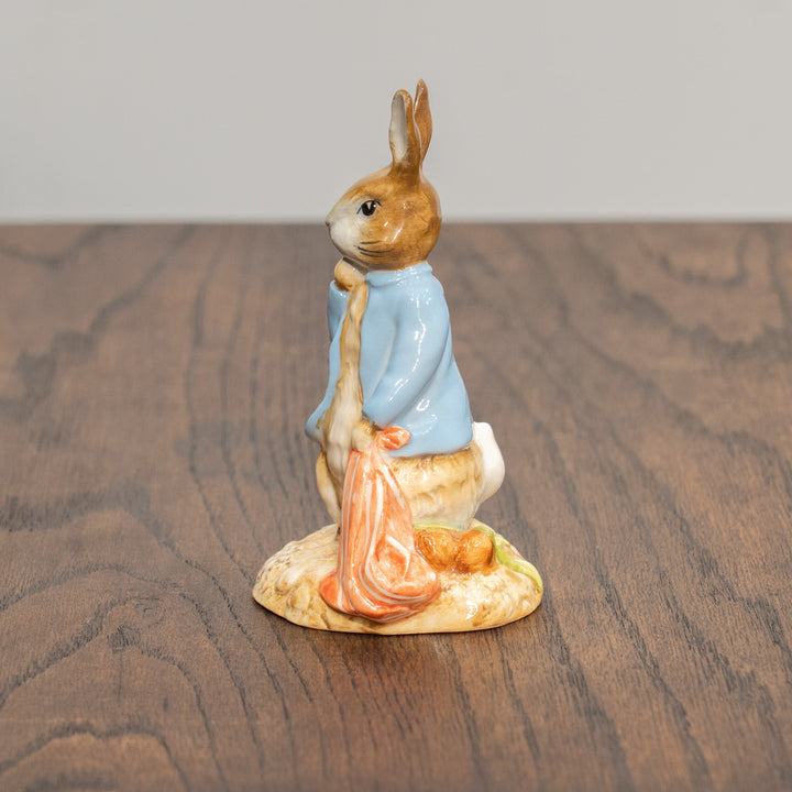 【BESWICK ベスウィック】ピーターラビットと赤色のハンカチ レアモデル フィギュリン /25L