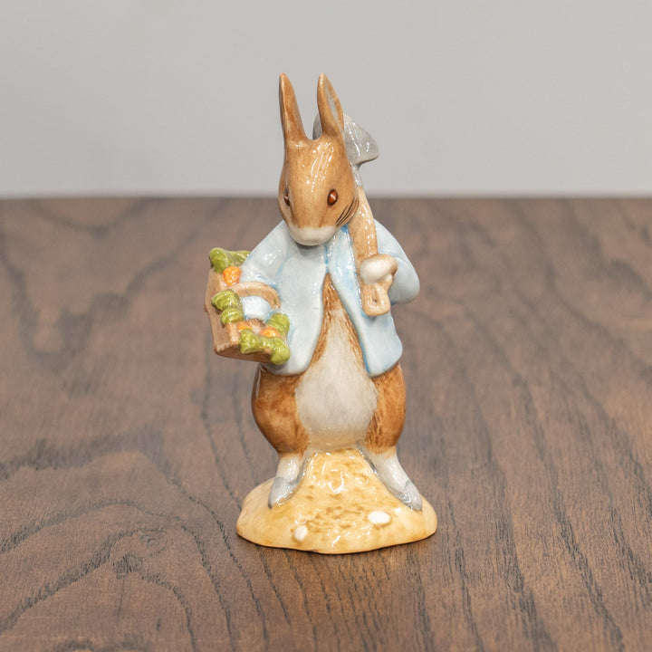 【BESWICK ベスウィック】ガーデニングをするピーターラビット フィギュリン /25L