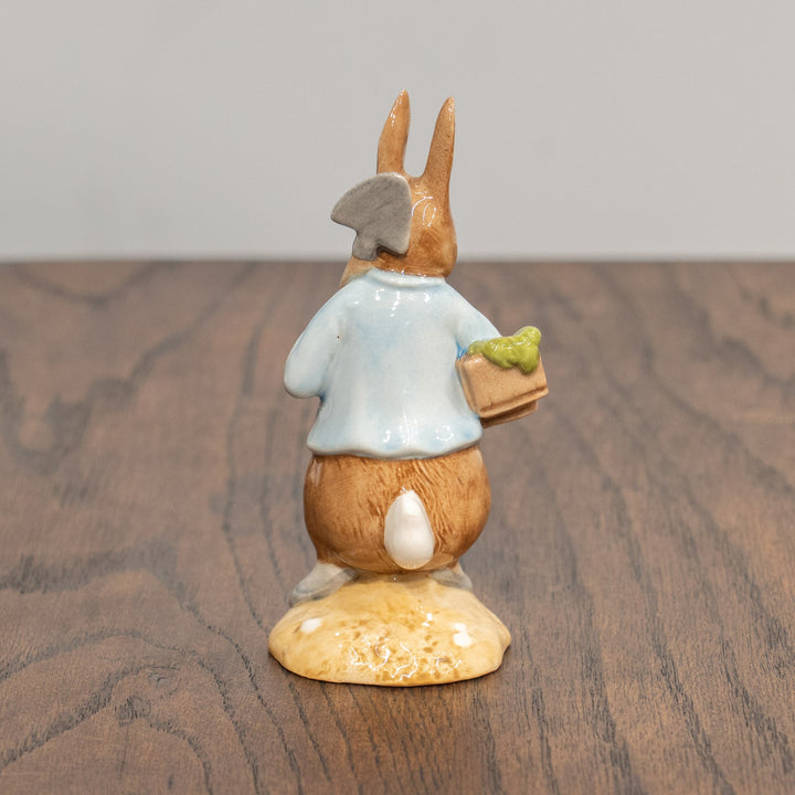 【BESWICK ベスウィック】ガーデニングをするピーターラビット フィギュリン /25L