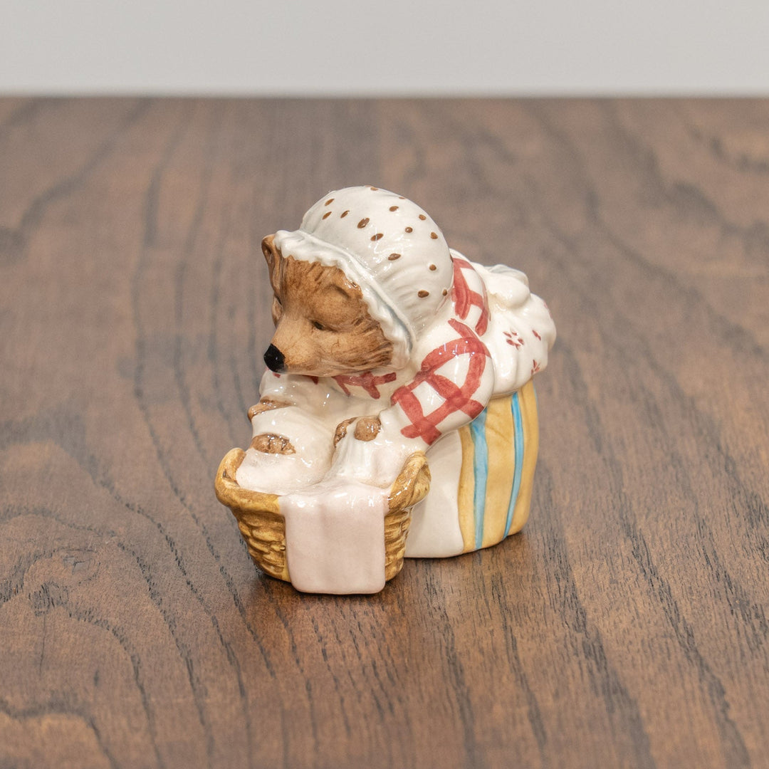 【BESWICK ベスウィック】お洗濯をするティギーおばさん フィギュリン /25L