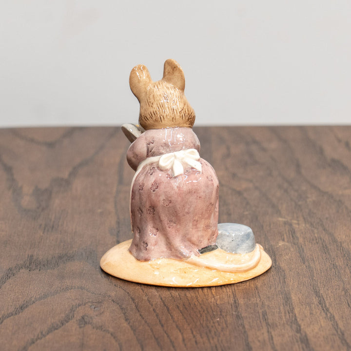 【BESWICK ベスウィック】フライパンを磨くハンカ・マンカ レアモデル フィギュリン /25L