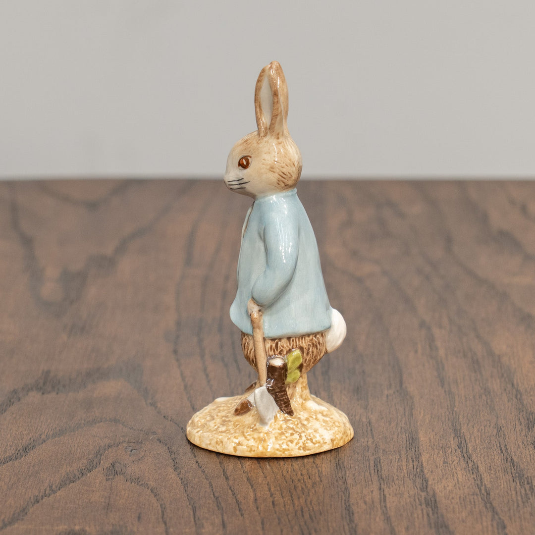 【BESWICK ベスウィック】穴掘りピーターラビット レアモデル フィギュリン /25L