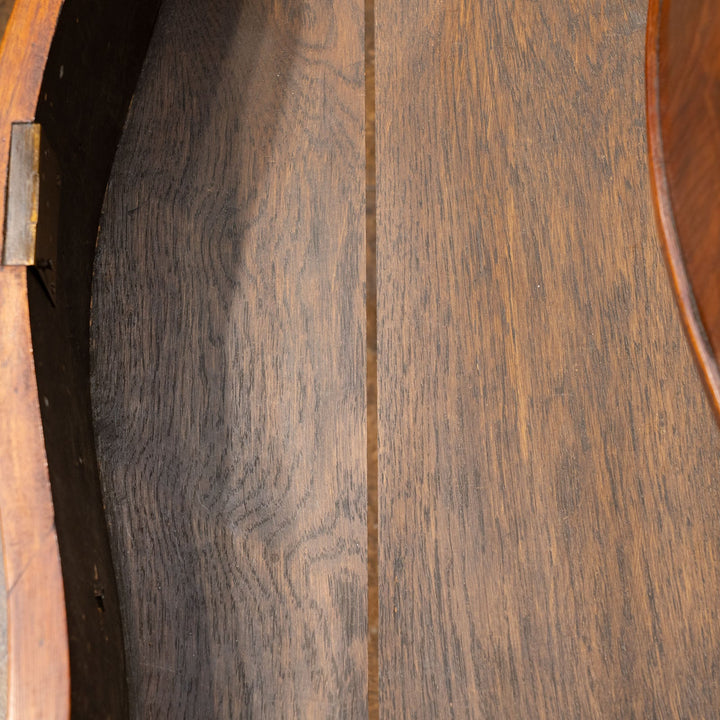 フロントの滑らかなサーペンタインのデザインが目を惹く 4段チェスト /25L