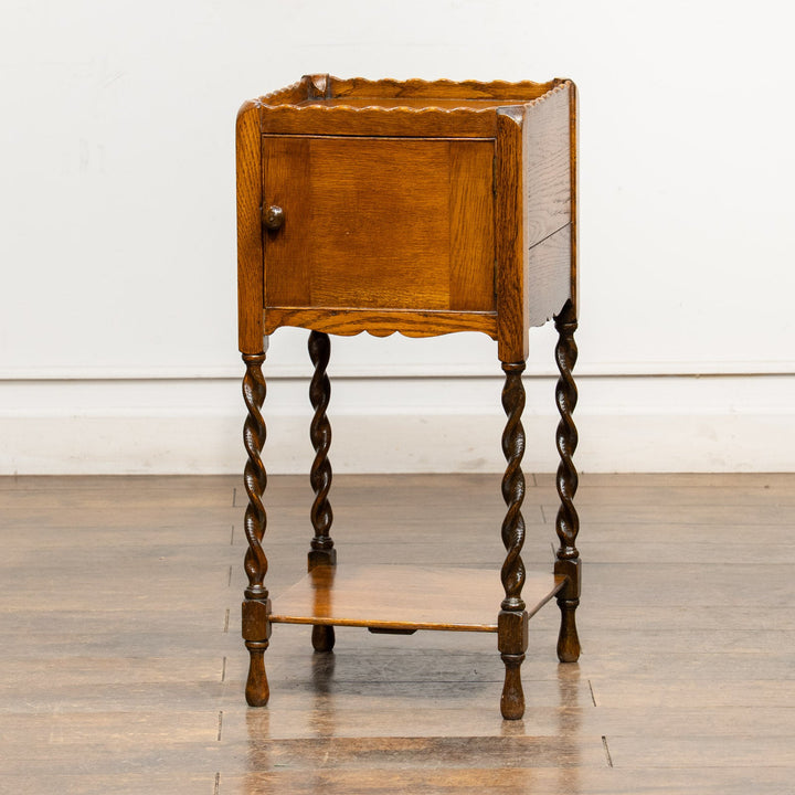 オーク ツイストレッグ ベッドサイドテーブル /25L