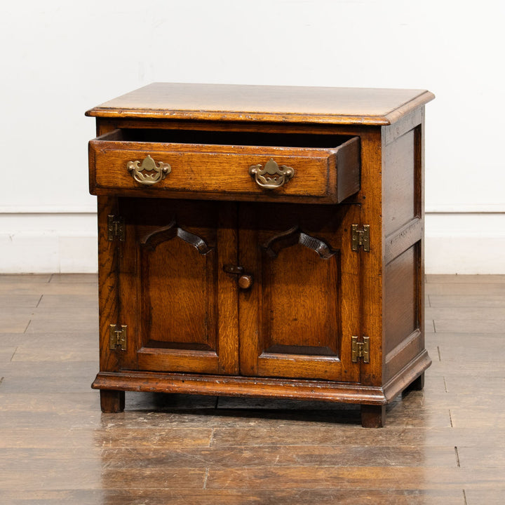 【Titchmarsh＆Goodwin ティッチマーシュ&グッドウィン】オーク サイドボード /25L