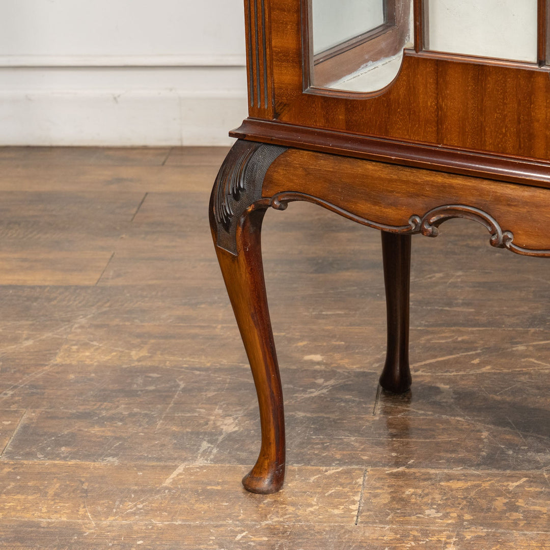 ウォールナット カブリオールレッグ ディスプレイキャビネット /25L