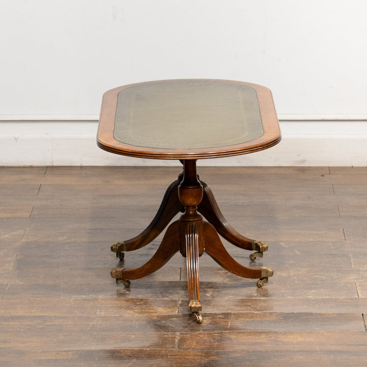 キャスター付き トライポッド オーバル コーヒーテーブル /25L