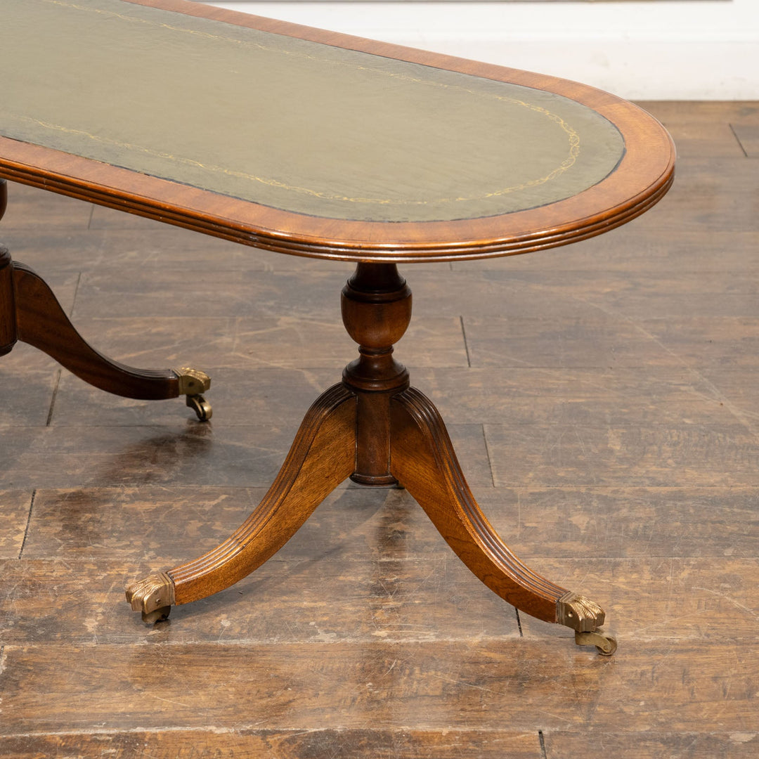 キャスター付き トライポッド オーバル コーヒーテーブル /25L