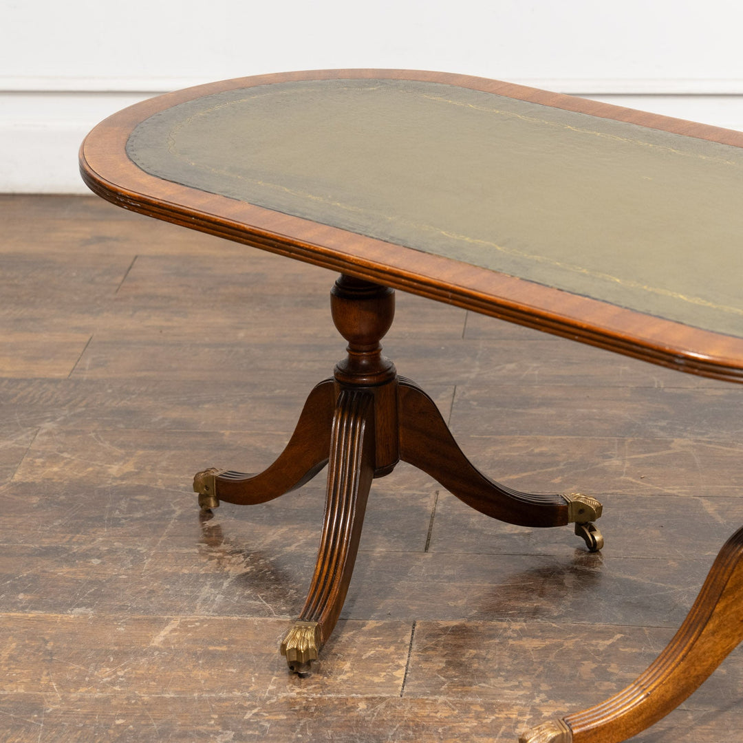 キャスター付き トライポッド オーバル コーヒーテーブル /25L