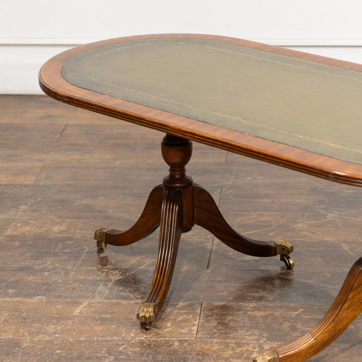 キャスター付き トライポッド オーバル コーヒーテーブル /25L