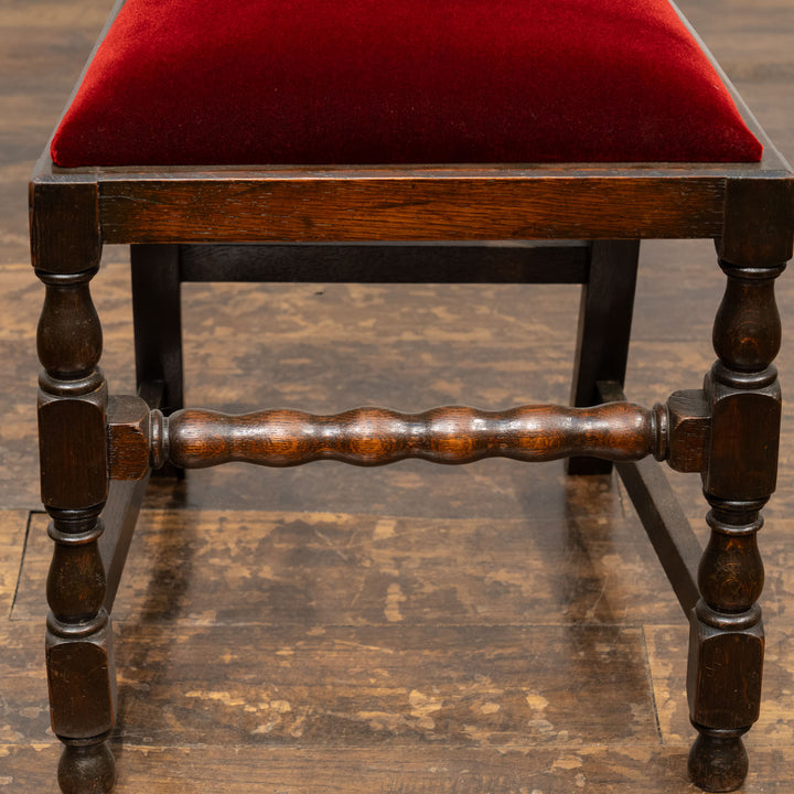 笠木に刻まれた幸運のシンボルの天使のレリーフが愛らしい オークダイニングチェア /25L-1