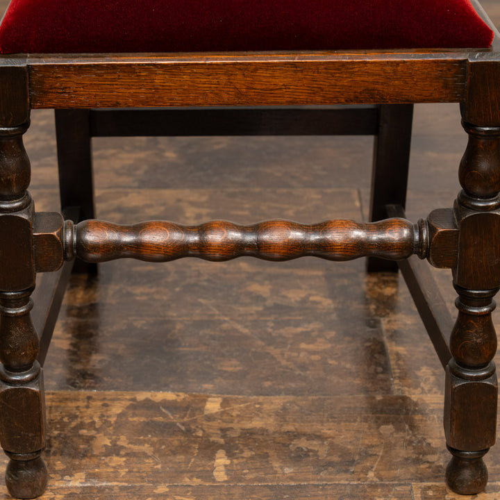 笠木に刻まれた幸運のシンボルの天使のレリーフが愛らしい オークダイニングチェア /25L-4
