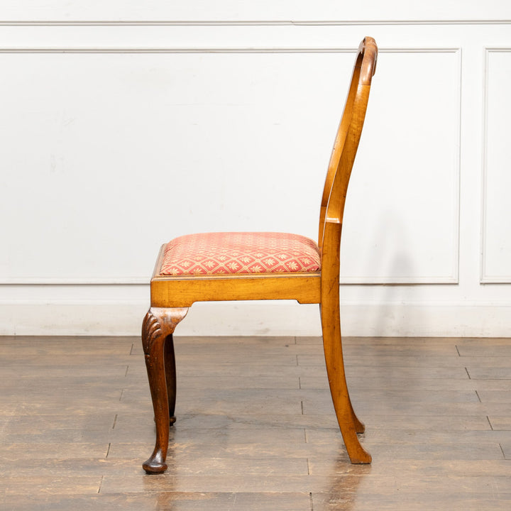 優雅な曲線のクイーンアンスタイルに華やかな座面が目を惹く ダイニングチェア /25L-1