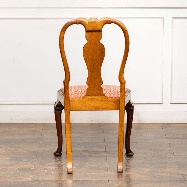 優雅な曲線のクイーンアンスタイルに華やかな座面が目を惹く ダイニングチェア /25L-1