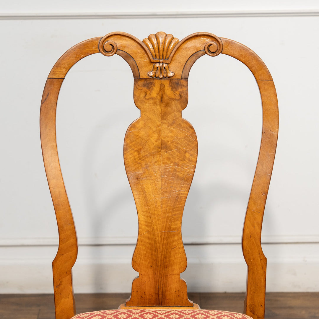 優雅な曲線のクイーンアンスタイルに華やかな座面が目を惹く ダイニングチェア /25L-1