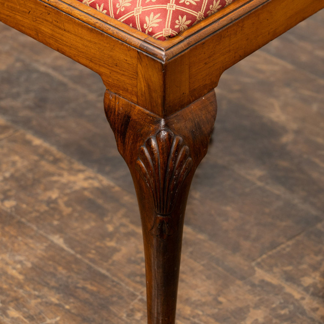 優雅な曲線のクイーンアンスタイルに華やかな座面が目を惹く ダイニングチェア /25L-1