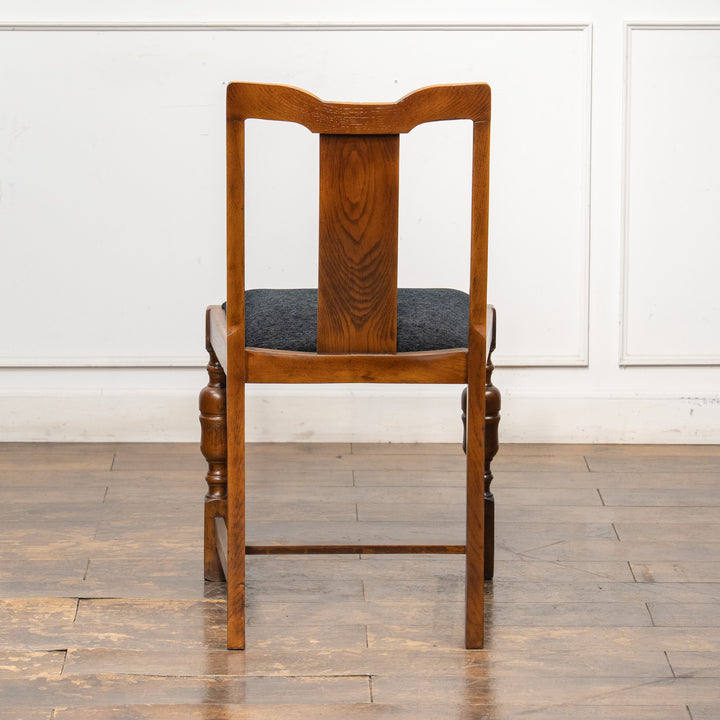 笠木のブドウ装飾やすらりとしたバルボスレッグが上品 オーク ダイニングチェア /25L-3
