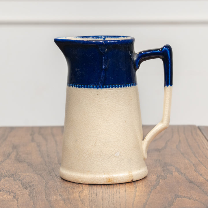 ネイビーブルーとクリームのツートンカラーが目を惹く ウォータージャグ /25L